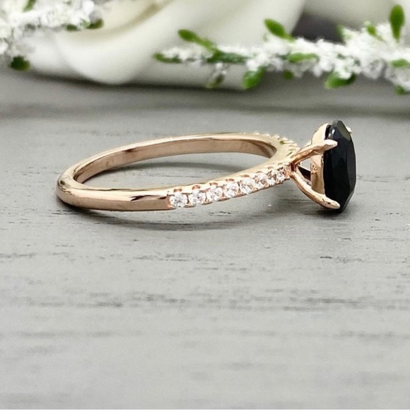 Rose Gold ring with Black Onyx & simulated diamonds - Picture 2 of 5